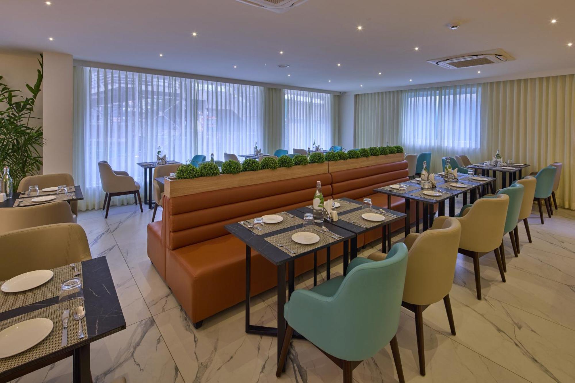 Grand Continent Hebbal A Sarovar Portico Affiliate Hotel Bangalore Exterior foto